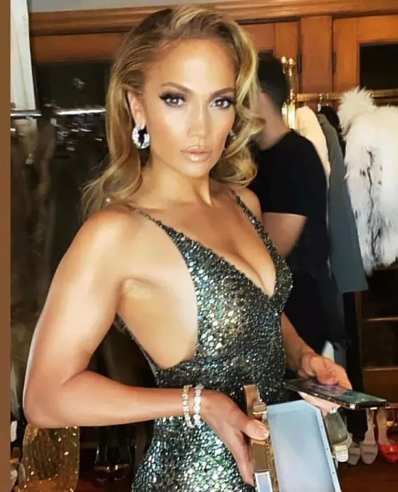 Jennifer Lopez face sacrificii pentru frumusețe