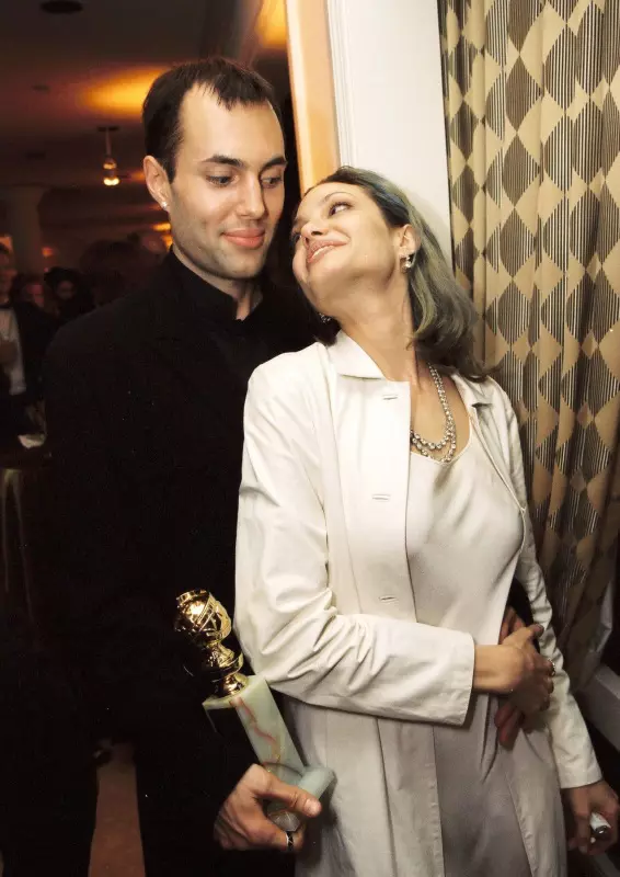 Angelina Jolie si fratele ei la Globurile de Aur, ianuarie 2000 1