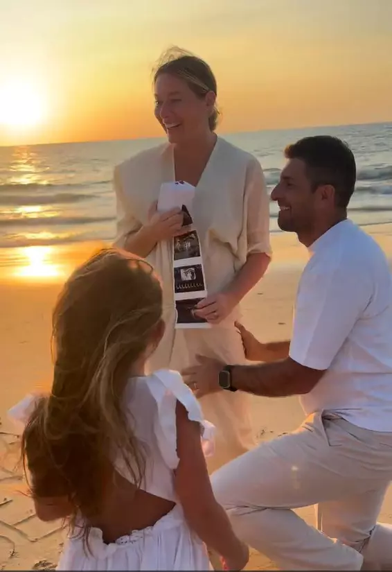 laura-cosoi-imagini-anunt-sarcina-5 (6)