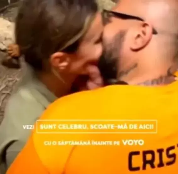 sarut-cristi-mitrea-si-ruxi-sunt-celebru-scoate-ma-de-aici