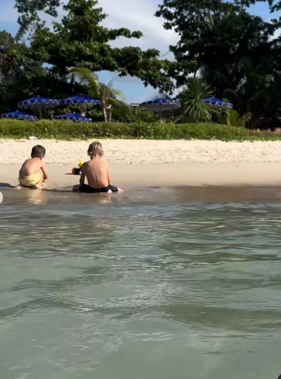 adela popescu radu valcan thailanda 3