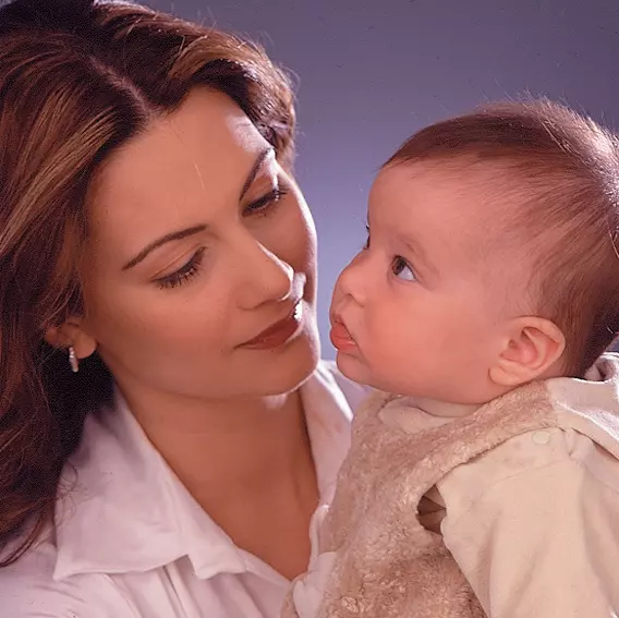 Andreea Berecleanu si fiica ei, Eva, in 2002 - sedinta foto revista Unica
