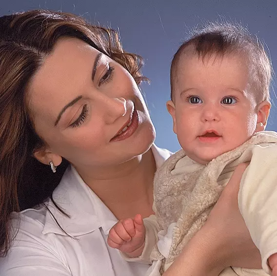 Andreea Berecleanu si fiica ei, Eva, in 2002