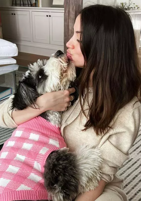 Ana de Armas si catelul ei