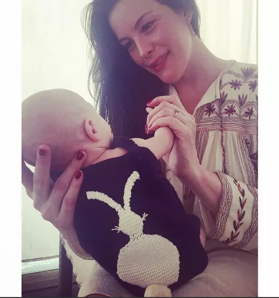Liv Tyler si bebelusul ei