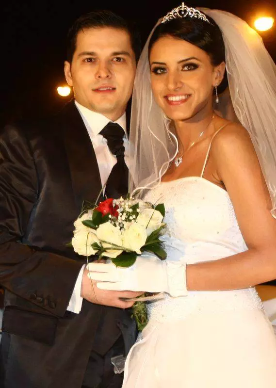 Cum arăta Adelina Pestrițu când a îmbrăcat prima oară rochia de mireasă (2)
