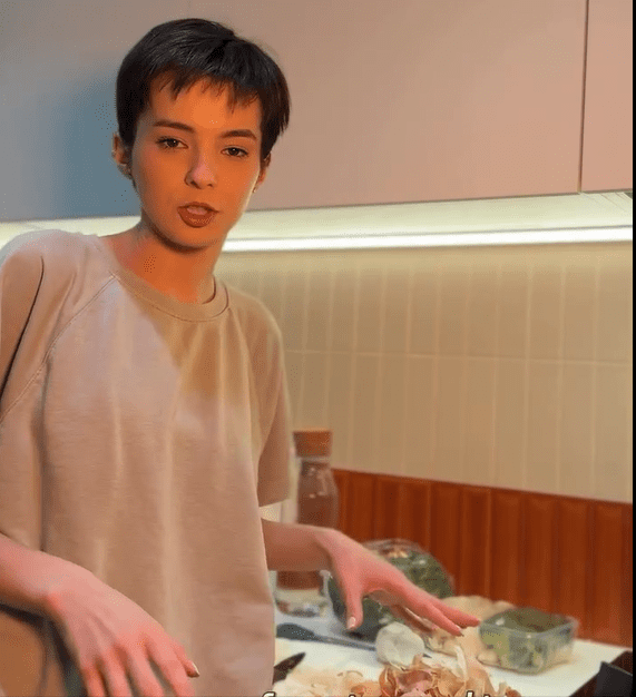 Karina-Jianu-in-bucatarie-2