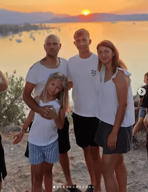 cosmin-selesi-sotia-si-copiii