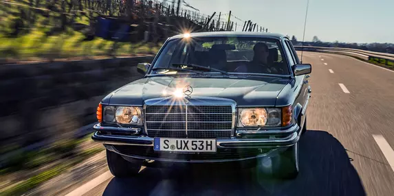 După 50 de ani de la lansare, încă inspiră respect și admirație: Mercedes-Benz 450 SEL 6.9, o referință a fiabilității!