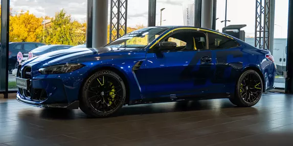 Eveniment excepțional la BMW APAN Motors Iaşi. Acolo s-au livrat două exemplare ale ediției limitate BMW M4 CS VR46