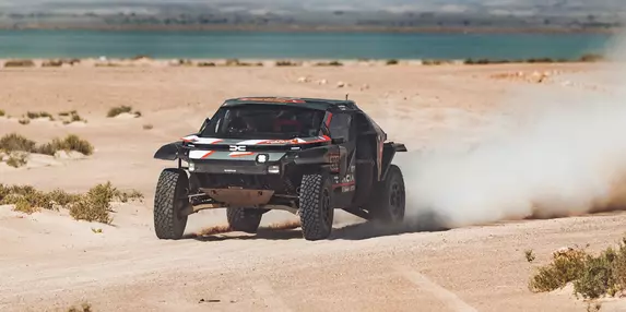 Echipa învingătoare în rally-raidul Dakar poartă o marcă românească: Dacia Sandriders!