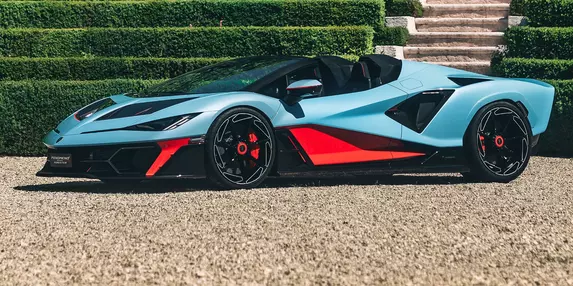 Cea mai puternică decapotabilă din istoria mărcii italiene se cheamă Lamborghini Fenomeno Roadster. Hibridizare extremă!