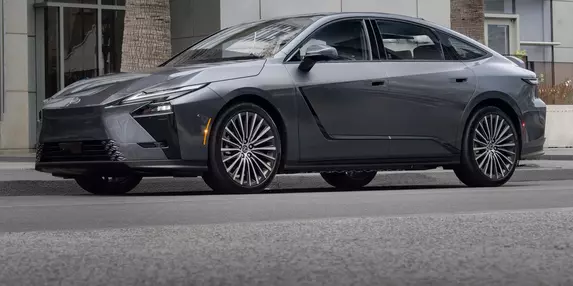 Generație nouă, dar și schimbare strategică: luxosul Lexus ES pune o miză considerabilă pe fabricația în China