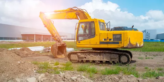 (P) Ce trebuie să verifici la un excavator dacă se supraîncălzește uleiul?