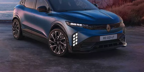 Ajuns la faza a doua a carierei comerciale, Renault Megane E-Tech impresionează prin upgrade-uri și o atitudine matură