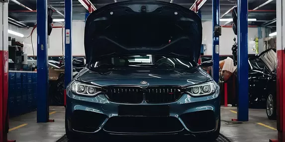 (P) BMW-ul care merita un service pe măsura lui
