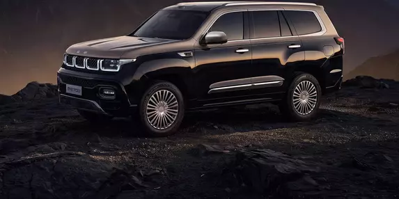 Ce-am mai găsit prin magazinul chinezesc: BAIC Taitan 700, un opulent SUV de lux cu propulsie hibridă preponderent electrică