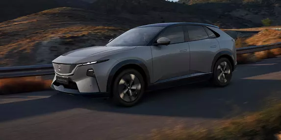 Debut comercial pentru o nouă propunere „electro” japoneză: Mazda CX-6e, sinteză armonioasă de tehnică și design