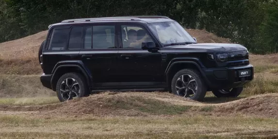 Să începem cu ce e mai greu: iCAUR V27 și-a consumat pe off-road primele ture de roți din România