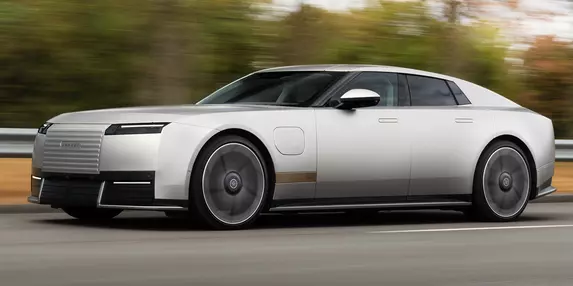 Marca britanică a prezentat coupe-ul cu patru portiere Jaguar Type 01, aceasta fiind forma finală a mașinii