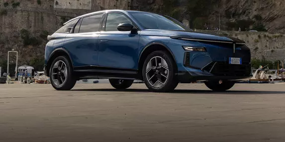 De la un producător premium, aștepți mașini măricele. Lancia Gamma rezolvă situația respectivă pentru marca sa