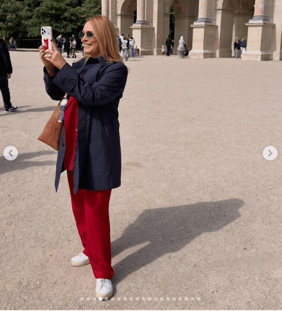 Andreea Esca pe strazile din paris