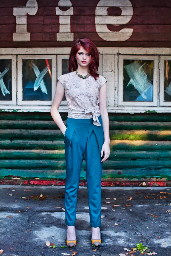 Fancy, colectie toamna-iarna, pantalon stofa si bluza de dantela