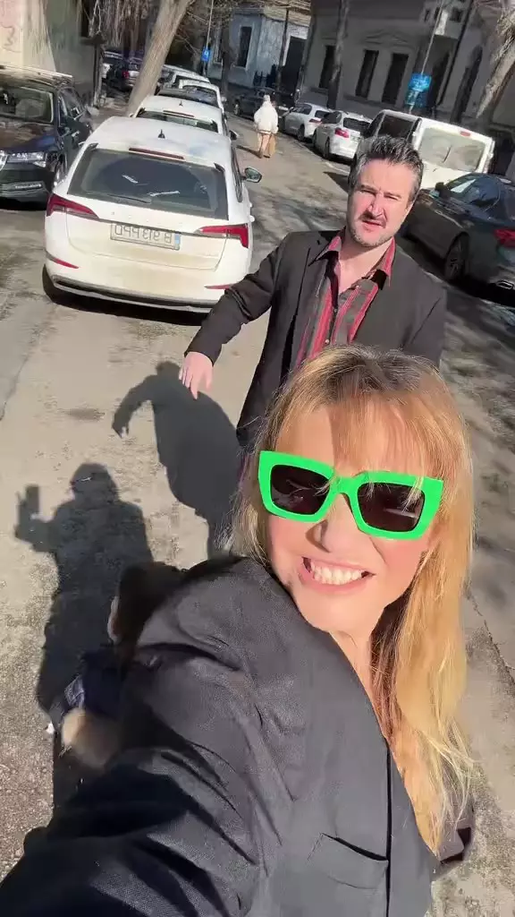 Cristina Cioran și Alex Dobrescu la plimbare cu cei doi copii ai lor (2)