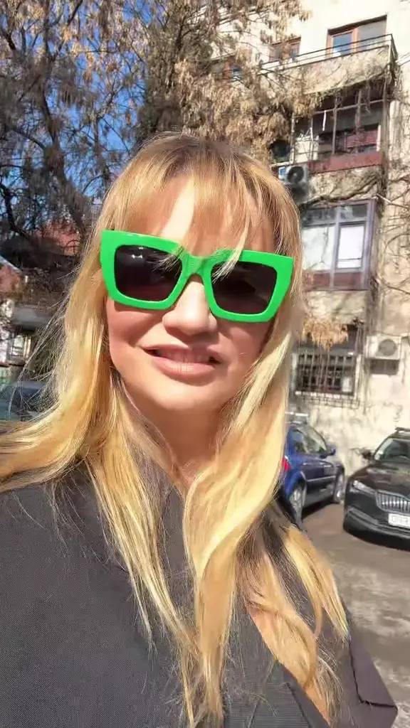 Cristina Cioran și Alex Dobrescu la plimbare cu cei doi copii ai lor (8)