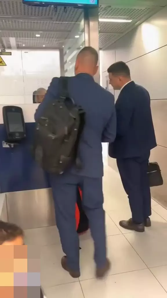 George Simion la aeroport (3)