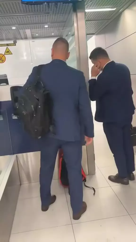 George Simion la aeroport (4)