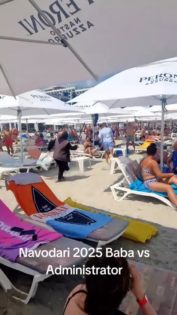 Un bărbat a fost fugărit și bătut cu bastonul de o femeie de 50 de ani, pe plajă la Mamaia Nord (5)