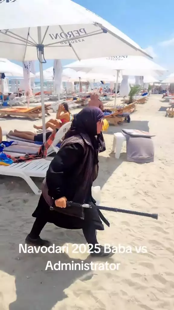 Un bărbat a fost fugărit și bătut cu bastonul de o femeie de 50 de ani, pe plajă la Mamaia Nord (7)