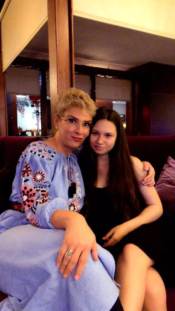 teo-si-fata-ei-maia-576x1024