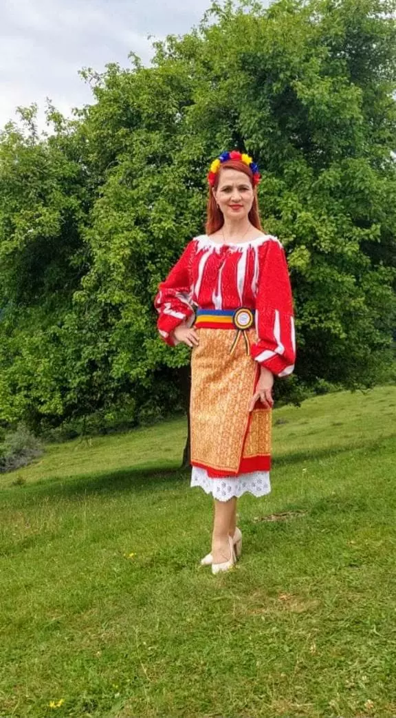 nicoleta voicu in port popular