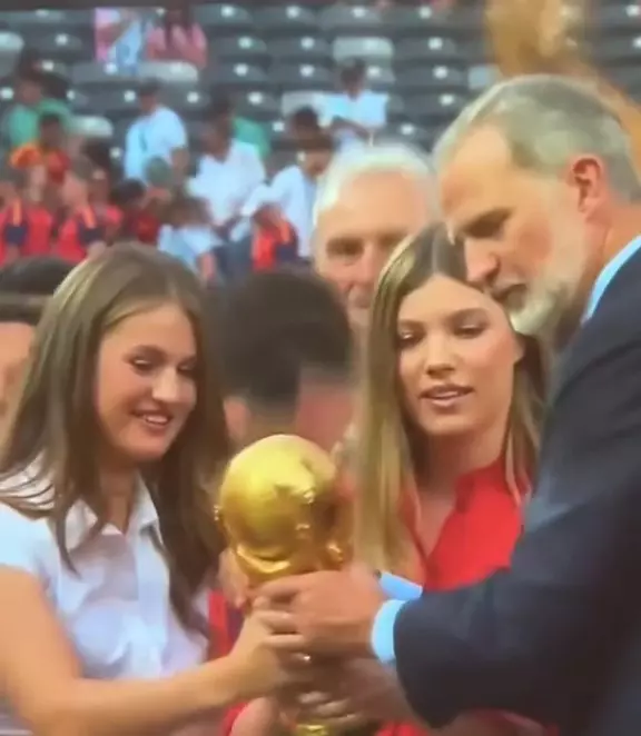 Familia regală a Spaniei a împărtășit bucuria cu jucătorii naționalei după ce Spania a câștigat Cupa Mondială 2026 (1)