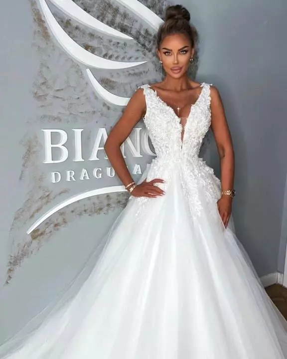 cu-cat-vinde-bianca-dragusanu-rochiile-de-mireasa
