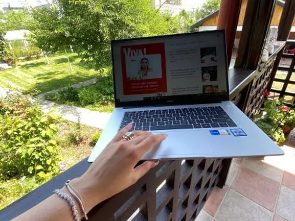 prezentare-huawei-matebook-d15-un-laptop-care-traduce-luxul-din-scump-in-accesibil-4