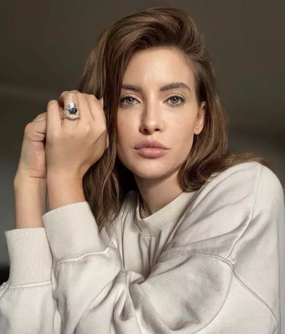 Iulia Albu critic de moda