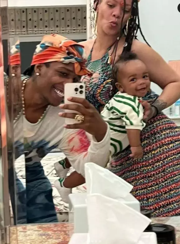 rihanna cu familia