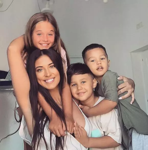 Antonia-si-copiii-ei