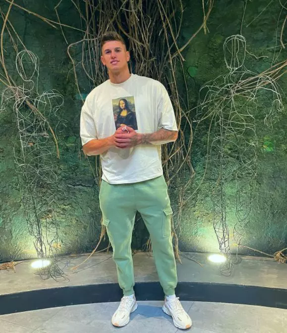 alex-delea-survivor-4