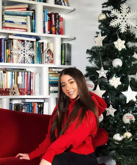 Nicole Cherry si bradul ei de Craciun