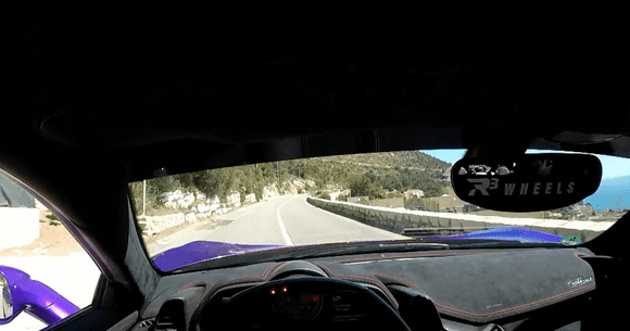 Ghinion sau prostie? Cum să nu conduci un Ferrari împrumutat! (VIDEO)