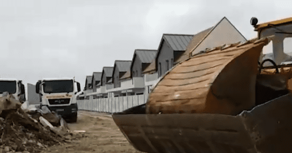 VIDEO Compania de Drumuri a început demolările pe traseul pasajului de la Domnești