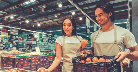 Cât câștigă un lucrător comercial în România?