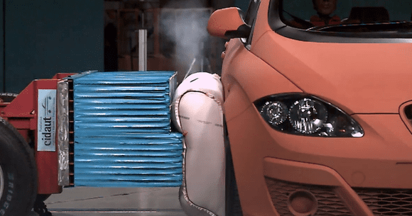 Airbag-urile externe ar putea reduce cu 30% gravitatea accidentelor
