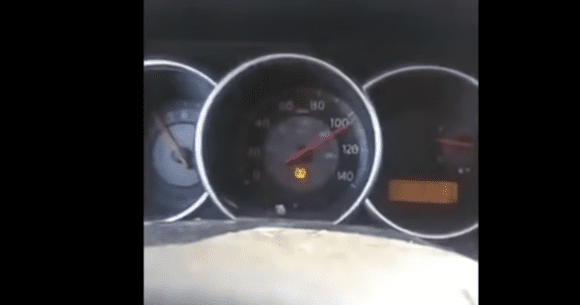 Teribilist s-a filmat live gonind cu 164 km/h, înainte de a-și face mașina praf (VIDEO)