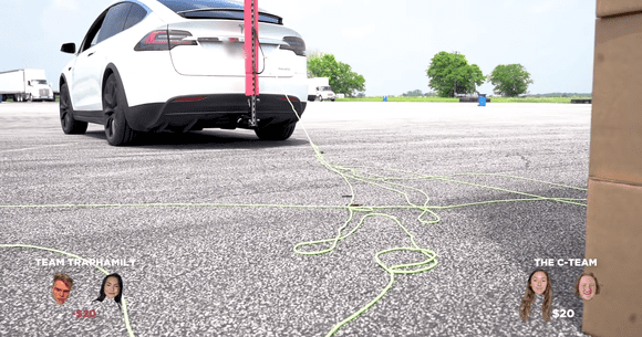 Jenga cu Tesla pare așa distractiv că ar putea deveni un sport în sine (VIDEO)