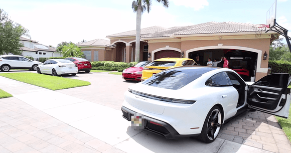 Tesla Model S își testează Cheetah Stance împotriva lui Porsche Taycan (VIDEO)